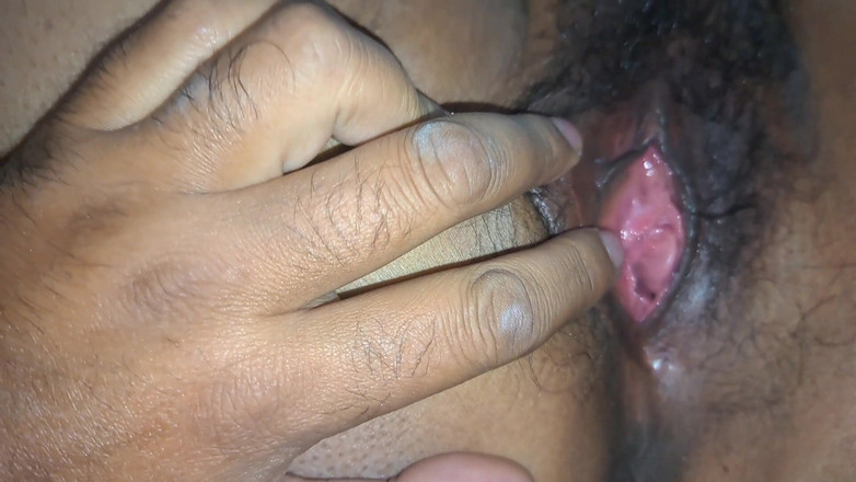 MHM: चूत का क्लोज अप और कराहना रोना