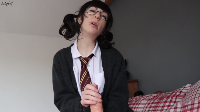 Fetpup: Gryffindor kızı prezervatifsiz sikiyor