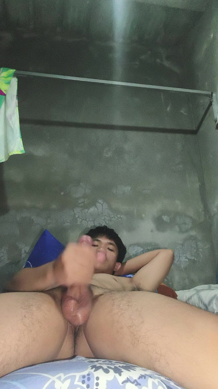 Rent A Gay Productions: Filipinli twink büyük boşalma ile senin için mastürbasyon yapıyor