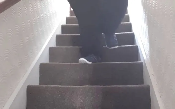 SSBBWLadyBrads: Stair goddess