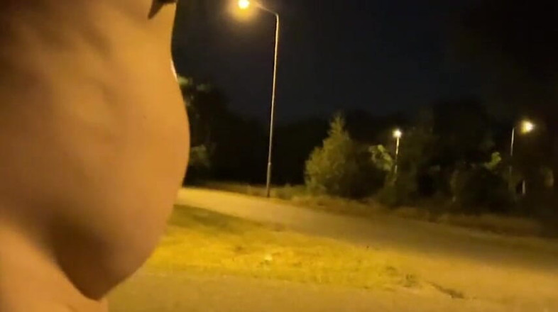 No limit cbt slave: Attrapé sur un parking à pied à poil