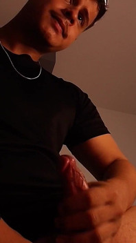 Nedívej se na mě, když se dotýkám sama sebe!