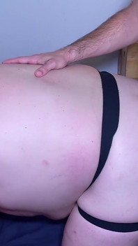 Deepthroat, dayak atma ve itaatkâr tombul bir çift seks