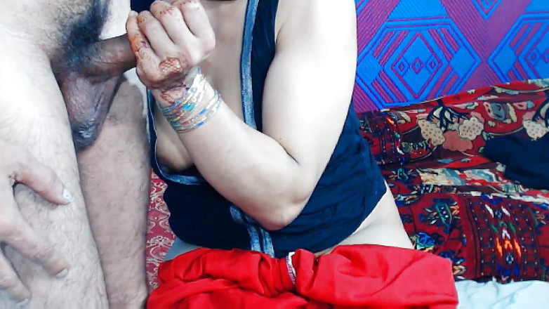 Netu: 朋友的热辣妻子在卧室全高清印度色情片中以传教士体位性交