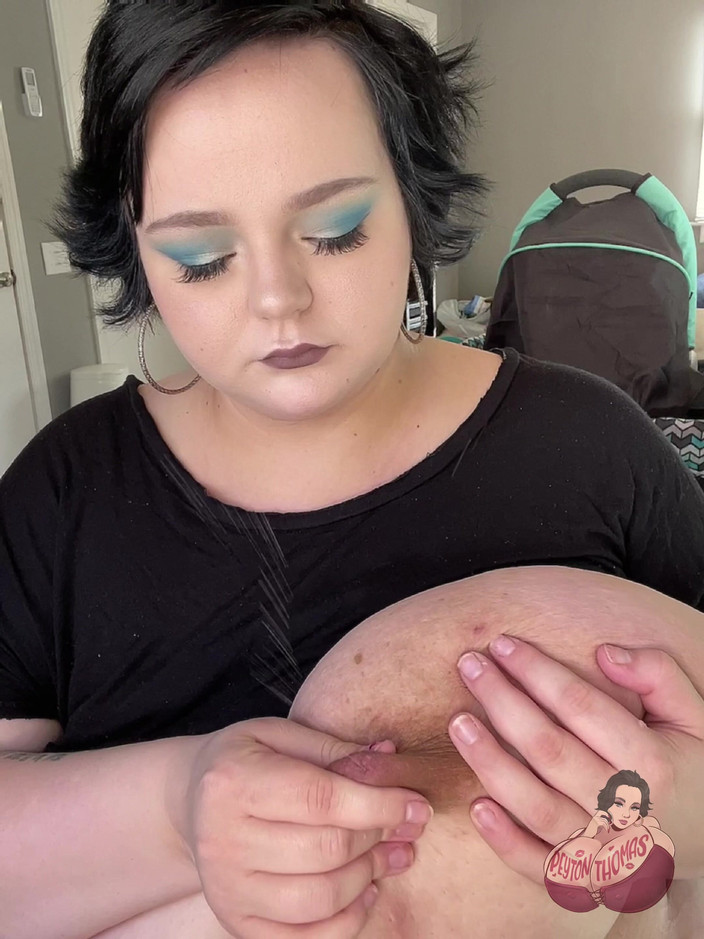 Peyton Thomas: 大奶子奶子玩