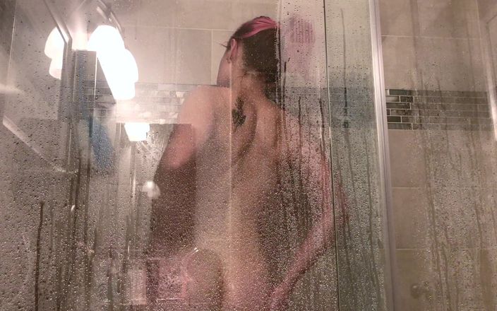 Kactus kutie: Melalui Shower Glass