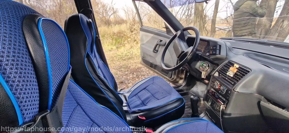 ArchiRusik: Cette salope sur l’autoroute m’a baisé avec une grosse bite...