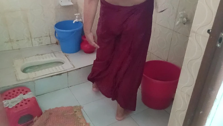 Sumahomesex: Bhabhi Dress Change in Washroom I Record This Video