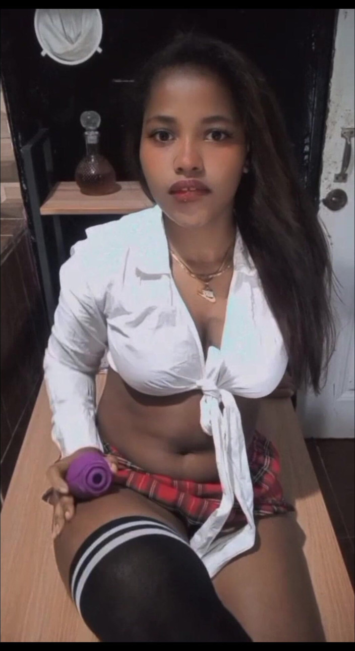 Minayi: आपकी काले बाल वाली आपका इंतजार कर रही थी