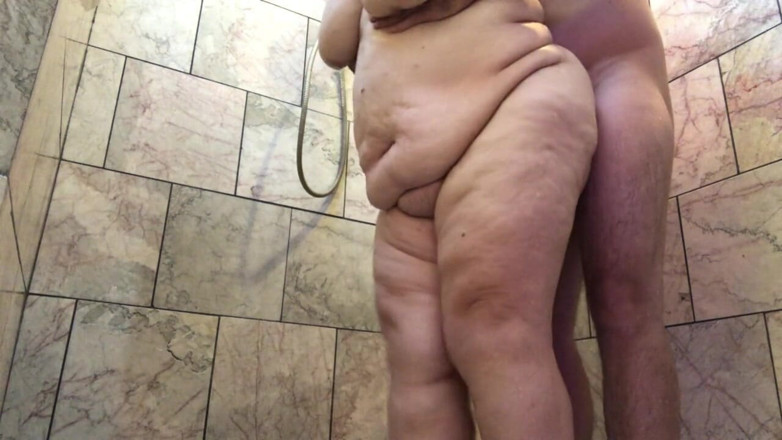 Thumper-n-Daisy: Homemade - Amateur couple has playful shower sex with mature BBW -...