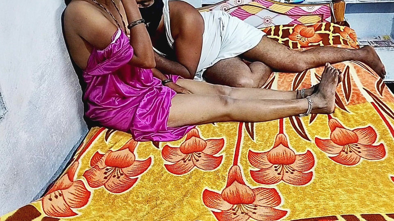 Desihotcouple: भारतीय गर्म पत्नी घर का बना चूत चाट मुख-मैथुन Fuking