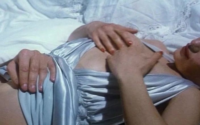 Inhonorof porn: Rossana-pop in een romantische scène uit een andere tijd
