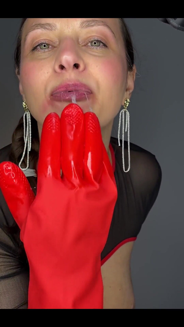 Crypto Mommy: Hipnomizujący Fisting Pee Show