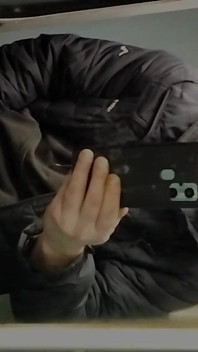 나는 겨울철 기차 화장실에서 자위하고 있어