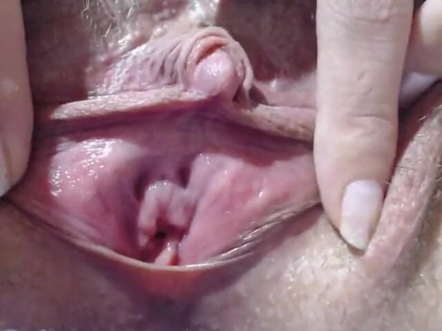 Cuteblonde666: สาววัยรุ่นมือใหม่หีเม็ดใหญ่รูดควยแล้วน้ำแตก