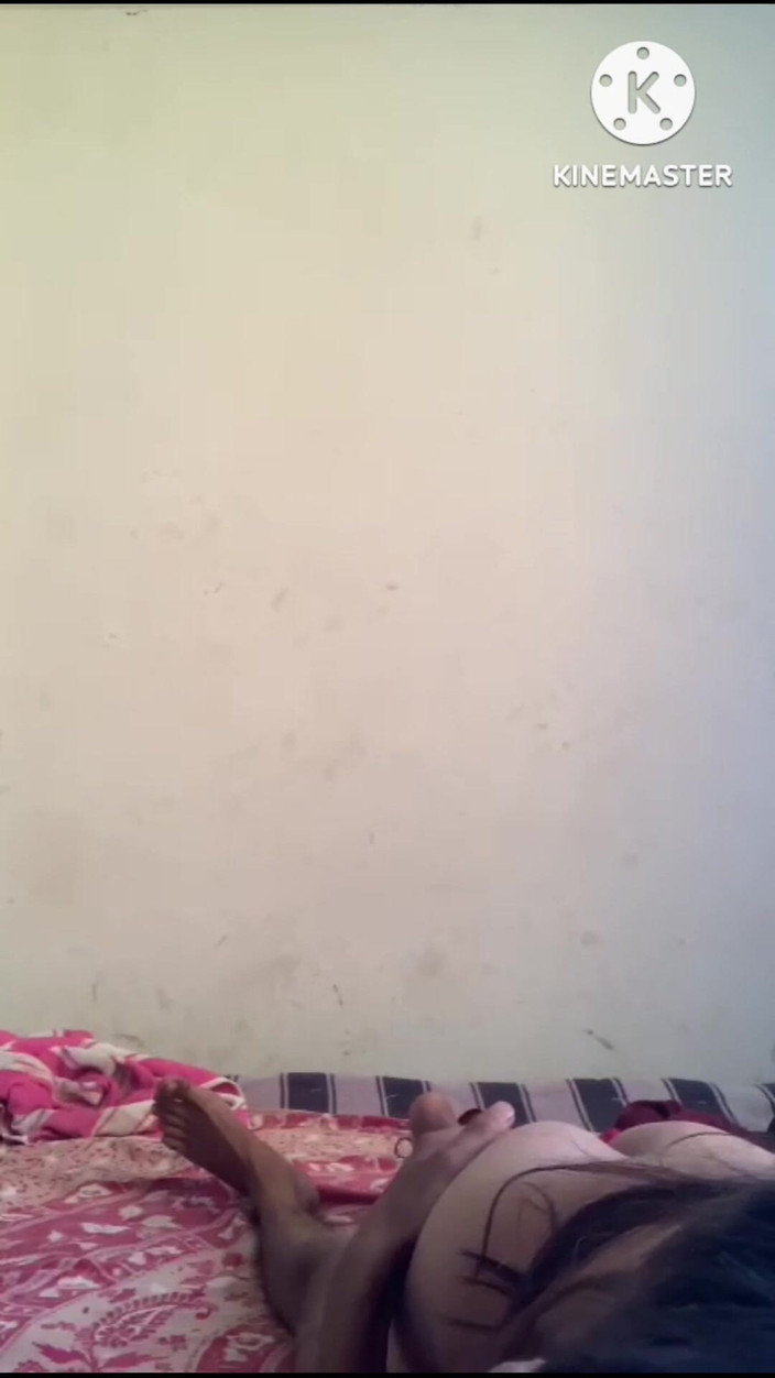 Nisha bhabhi ki chudai: Včera v noci s manželem mě šuká velmi rychle a tvrdě.