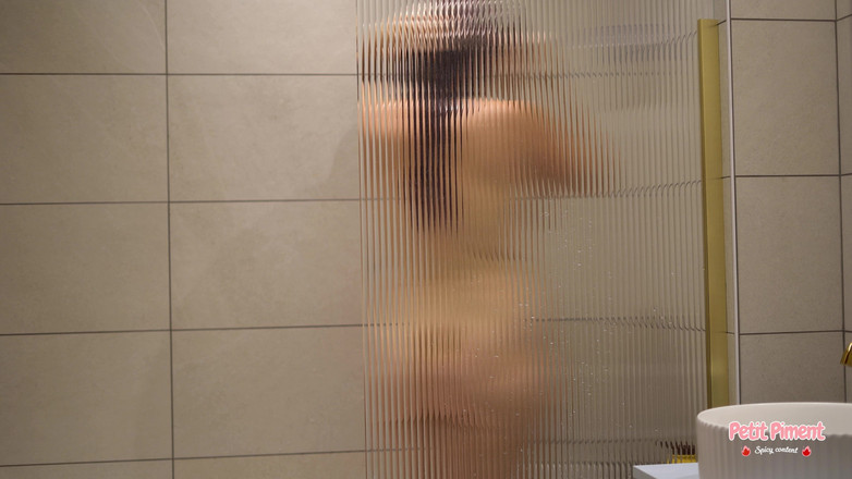 Petitpiment: Dołącz do mnie pod prysznicem