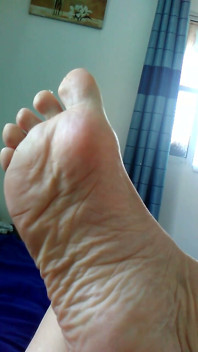 Teacher Show Her Soles to New Student on Video!