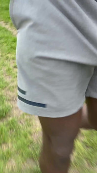 Det är 26 grader C. i mina shorts och inte bära underkläder. Min topp, lossnar också