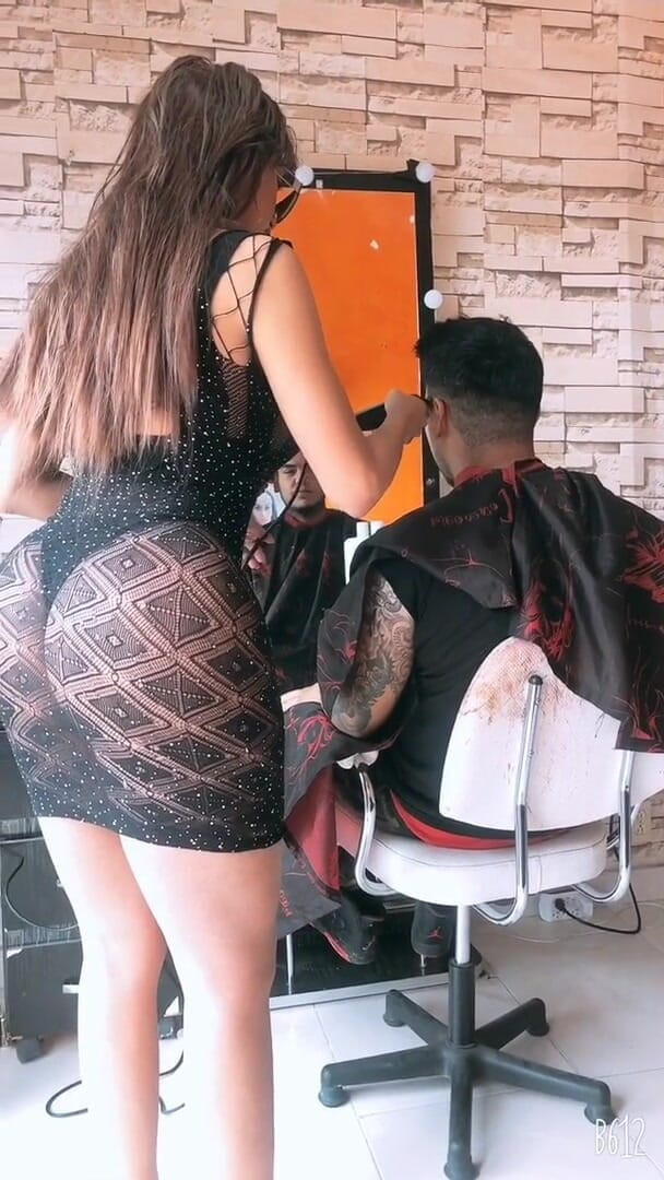 Barbietransxxxx: Khách hàng nóng bỏng sau khi cắt phim khiêu dâm