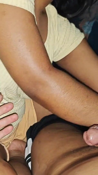 India Mastard hace masaje con aceite para convertirse en grande cocinera y apretado coño indio Nuska
