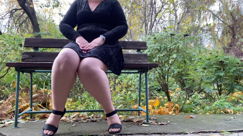 Elena: Jak napsat, když je v parku hodně lidí přes kalhotky?