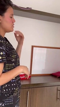 Asistenta mi-a lins pizda și m-a făcut lesbiană