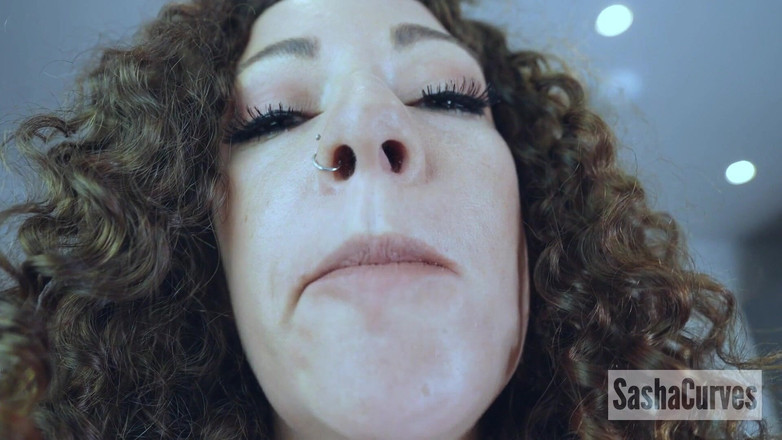 Sasha Curves: Giantess Vánoce: Nejsem sama doma