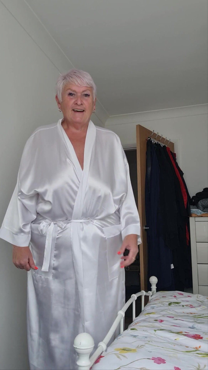 Uk Joolz: 팬티 스타킹과 새틴