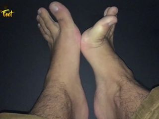 Manly foot: Tuve que limpiar mis dedos de los pies que tenían...