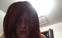 Patti mostra le sue piccole tette