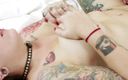 Lezdom Austria: Bellezas de tatuaje tienen sexo lésbico