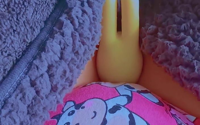 Little Dessert: Pengalaman vibrator pertama mahasiswi mungil latina