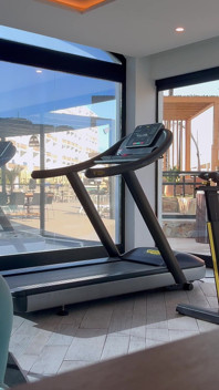 Zinde genç kız baloncuk ama spor salonundan sonra kişisel antrenörünü sikiyor