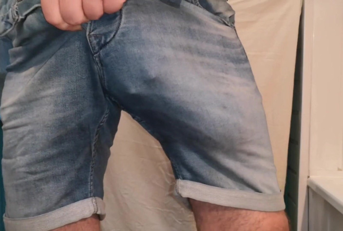 Monster_Meat_: Quần đùi jean phình to tự do