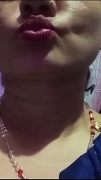 Indian Bhabhi Give Sexy Lips Kisses to All Her Fans