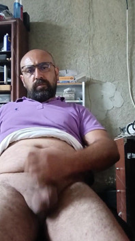 Master Bear Cums with a Cigarette in His Mouth