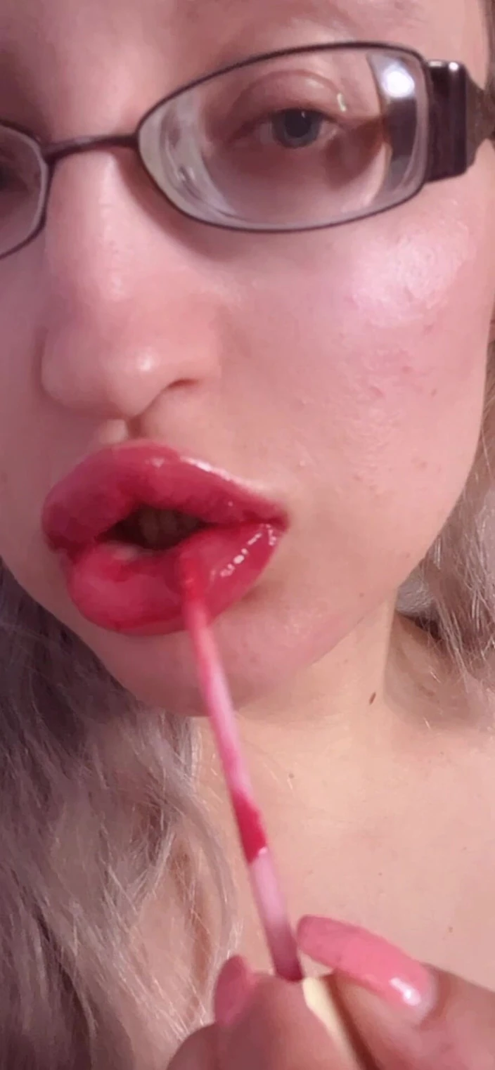 FinDom Goaldigger: Roter lippenstift-glanz macht bestechend
