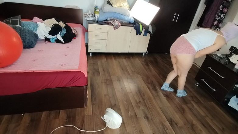 Mirsur: La Mora Sexy Si Diverte Provando I Vestiti. Sexy Mamma...