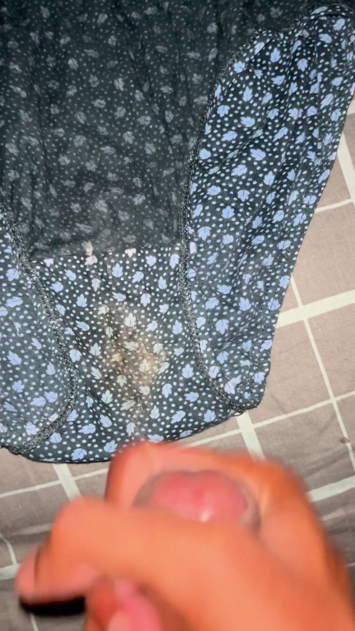 Cumlover35804: I Hunting My Virgin Stepsister Extreme Dirty Underwear