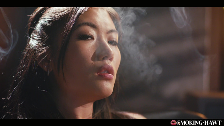 Smoking Hawt: Dolly X