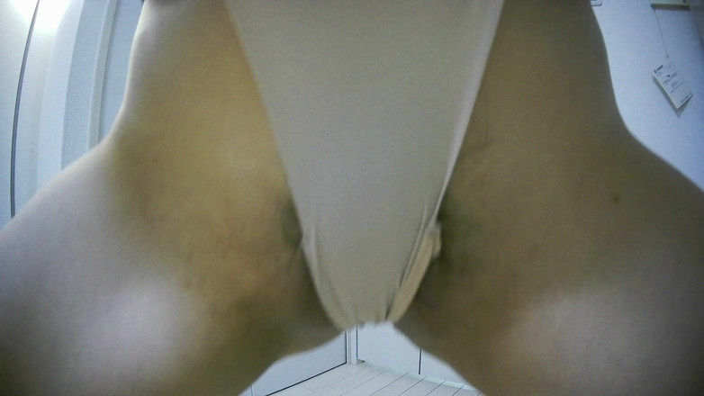 Mayumi Kanzaki: Зріла жінка в трусиках кольору тіла