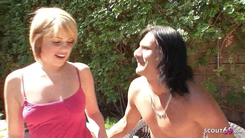 Full porn collection: Blonďatá perverzní teenagerka šuká do zadku nevlastním otcem s velkým ptákem