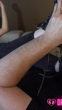 Liu's Sweaty Feet Challenge - (dreamgirls in Socks)