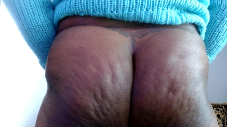 Maeling: Macro Pest Shoved in a Dark Spot - Ebony Giantess Anal...