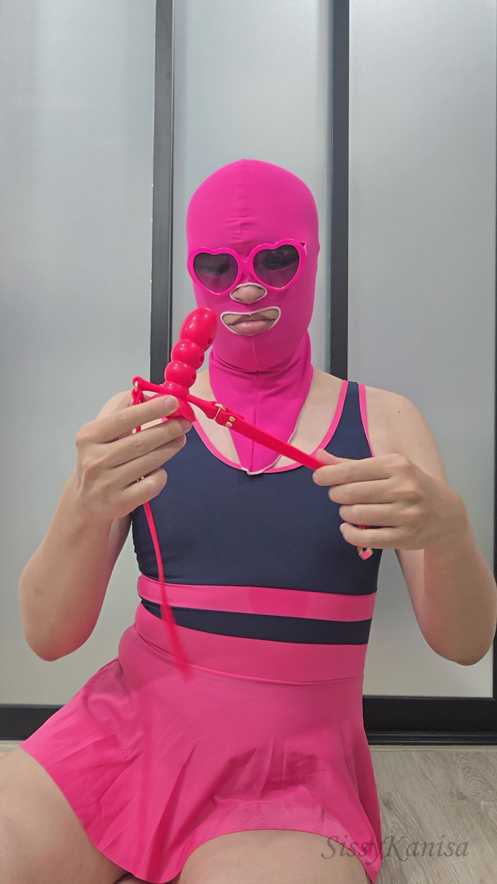 SissyKanisa: Sissy kanisa rose bocca gag dildo gola profonda