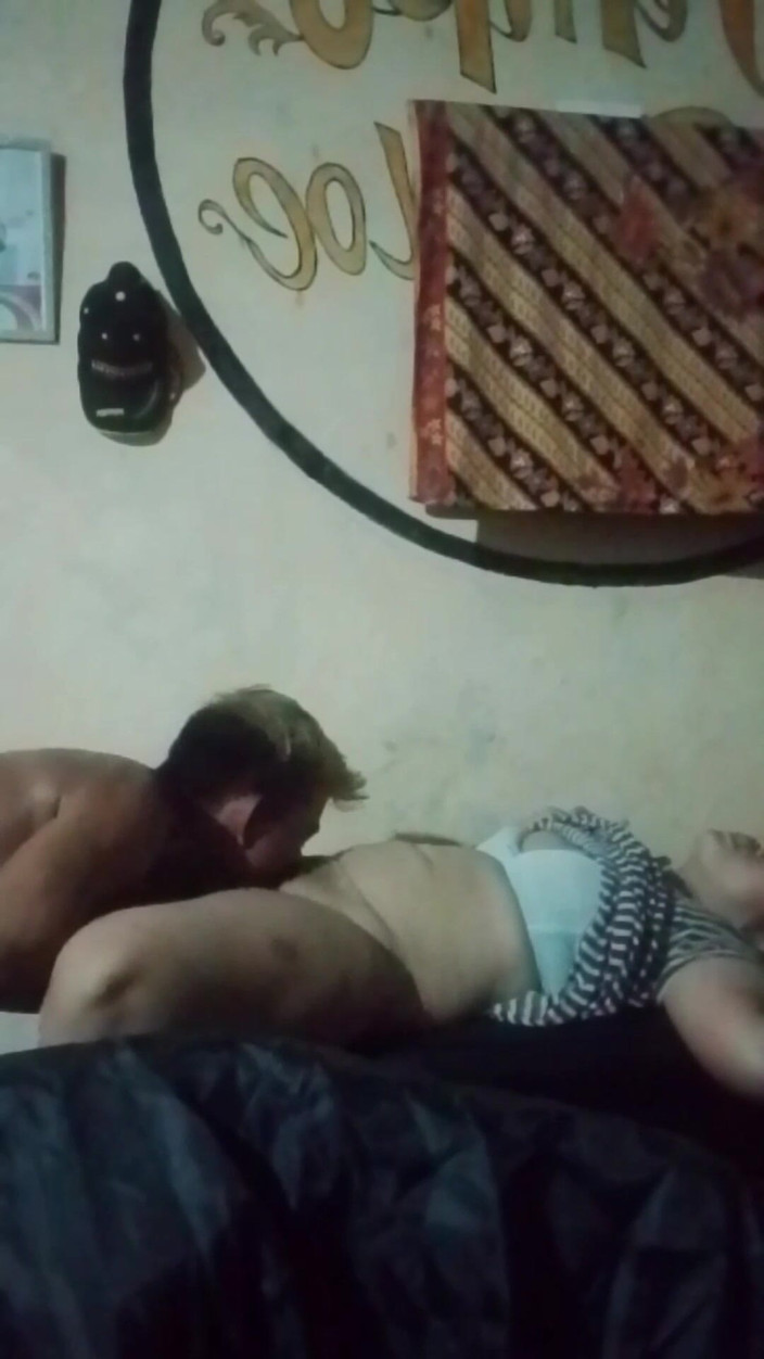 rajahutan44: Stepsister Come to the House