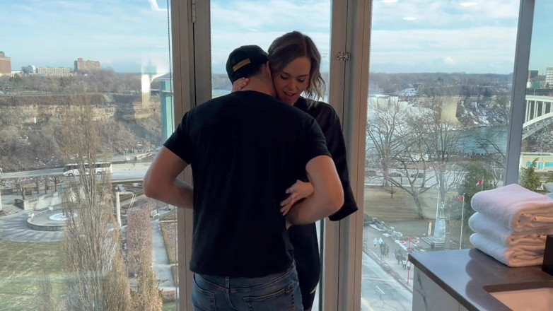 Serenity Cox: Fucking 2 Guys in Hotel Window / Husband Shares Wife with Friendlic /...