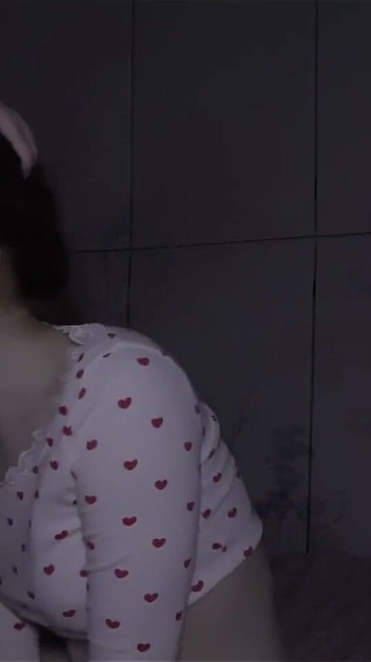 SubmiRedKitty: Super áspera meia-irmã fode (versão sem censura)