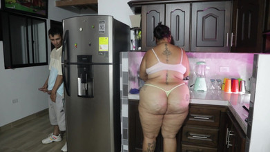 Lexly_16: 彼氏が自分の巨大なチンコを見せる